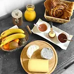 Le Clos Des Tilleuls D Day Home, D'hôtes, Avec Sauna Privatif, Avec Balnéothérapie Privative, En Supplément Option Bain à Remous 3* La Vendelée