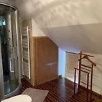 Le Clos Des Tilleuls D Day Home, D'hôtes, Avec Sauna Privatif, Avec Balnéothérapie Privative, En Supplément Option Bain à Remous Pensión