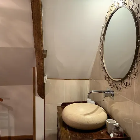 Casa de hóspedes Le Clos Des Tilleuls D Day Home, D'hôtes, Avec Sauna Privatif, Avec Balnéothérapie Privative, En Supplément Option Bain à Remous 3*