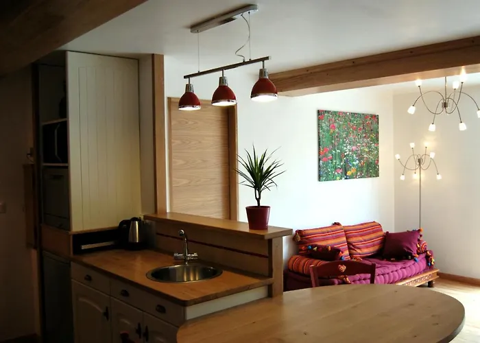 Le Clos Des Tilleuls: D-day With Private Experiences Guest house