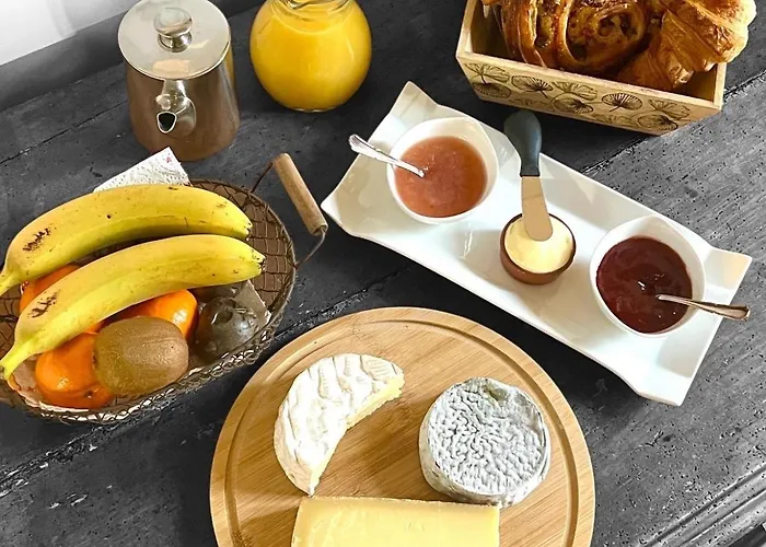 Le Clos Des Tilleuls D Day Home, D'hôtes, Avec Sauna Privatif, Avec Balnéothérapie Privative, En Supplément Option Bain à Remous 3* La Vendelée