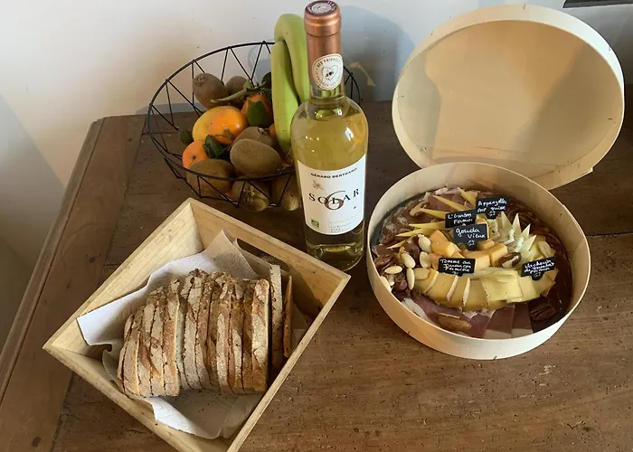 Le Clos Des Tilleuls: D-day With Private Experiences Guest house 3*